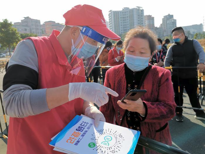 这是冬日的一抹亮色！宝安石岩防疫志愿者凝聚温暖力量