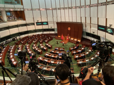 香港特区第七届立法会90名新当选议员举行宣誓仪式