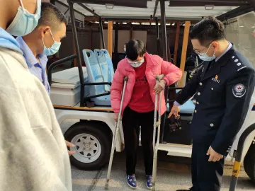 精细服务“暖心” ！玉塘网格员接送腿脚不便居民做核酸检测 