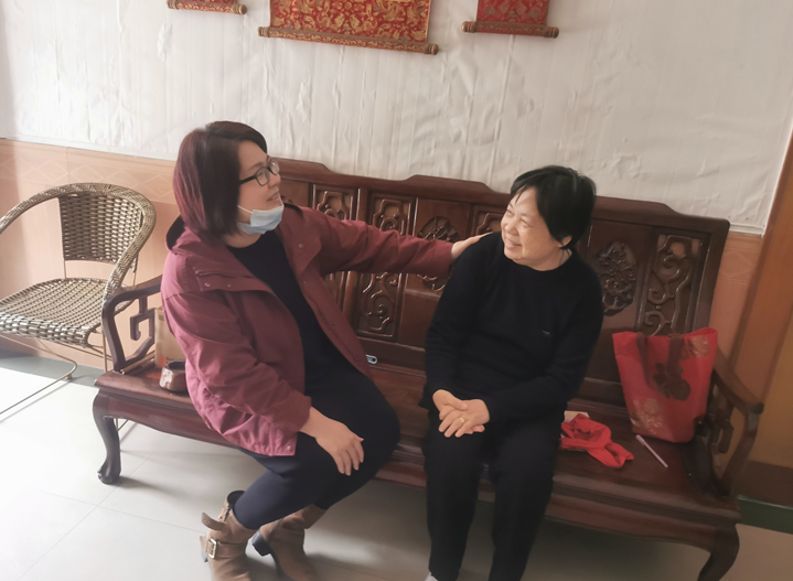 迎新春送关怀 公明街道慰问退休党员干部