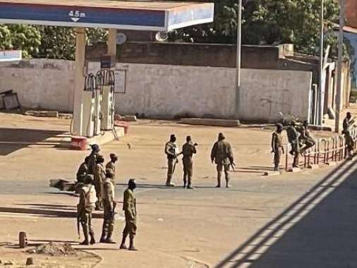 布基纳法索总统卡博雷被军人扣押