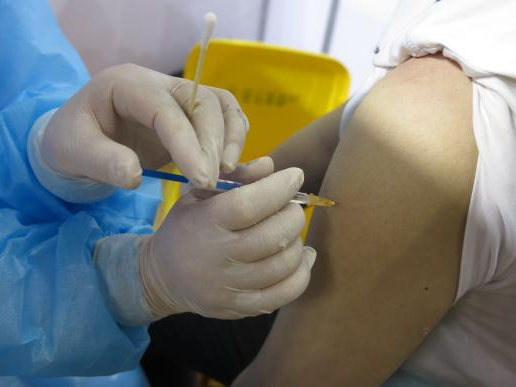 国家卫健委：我国新冠疫苗全程接种覆盖率达86.58%