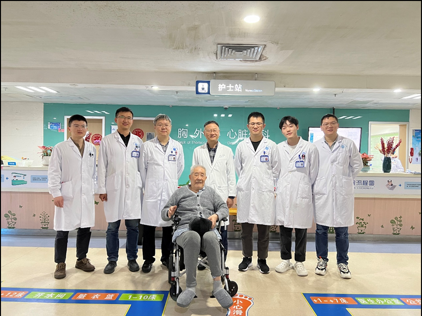 93岁老人膝关节疼痛入院竟查出肺癌，医院这一手术成功根治
