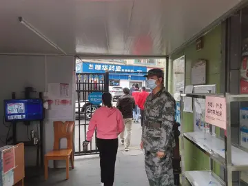 玉塘街道集结民兵助力疫情防控 成防疫一线“绿色”风景线  