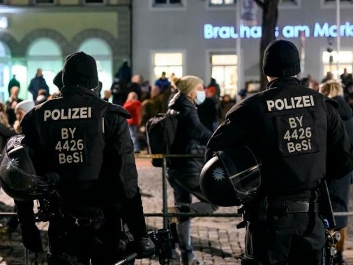 德国反防疫抗议频发，德内政部称有学校和教师遭到威胁