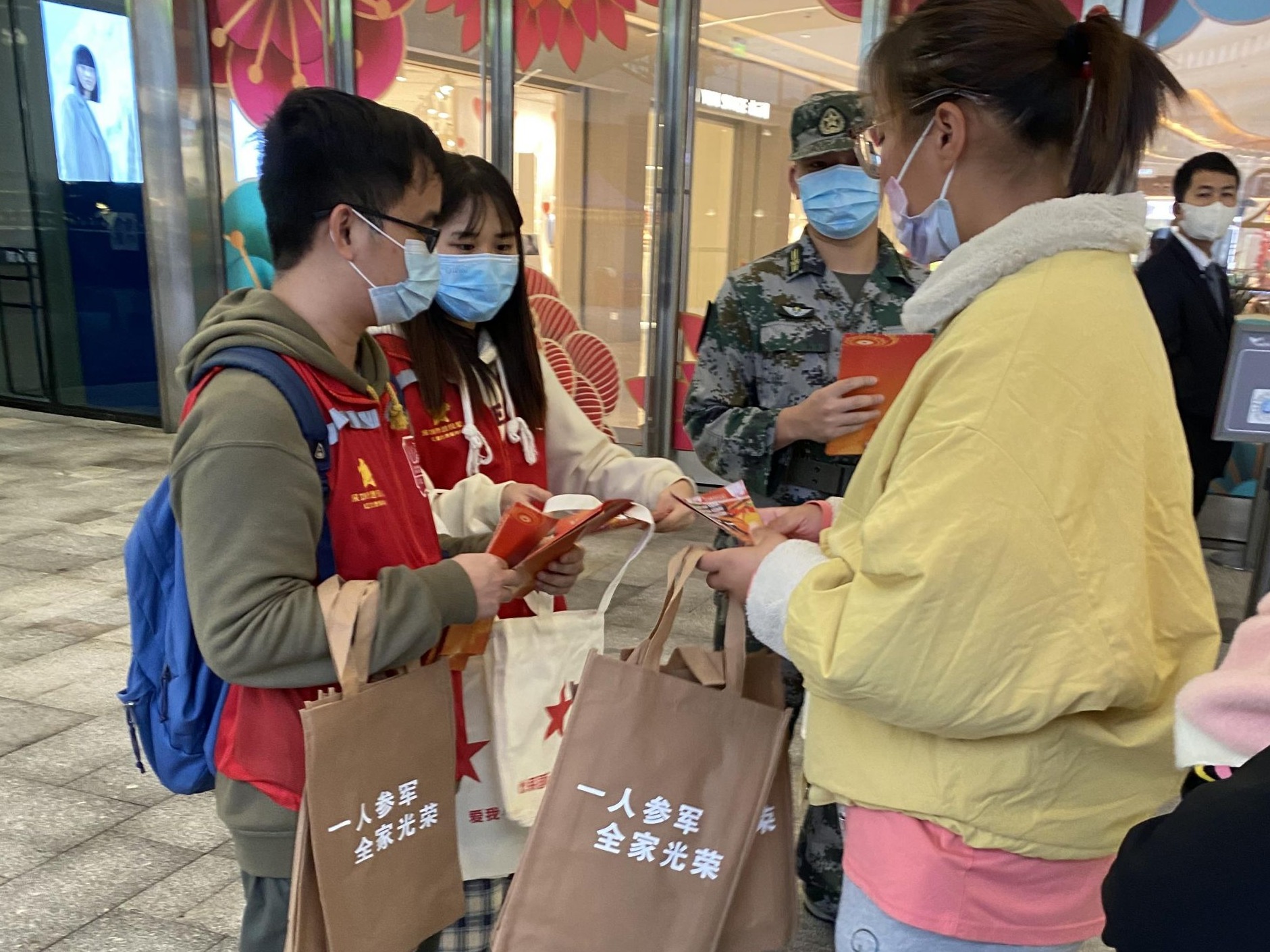凤凰街道开展春季征兵宣传号召有志青年保家卫国  