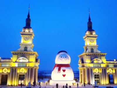 从哈尔滨巨型雪人到自贡灯会“精卫女神”，城市可以如此浪漫