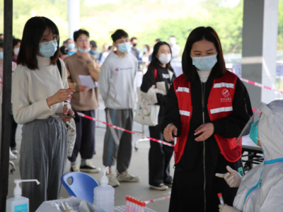 学生志愿者在行动！深圳各高校织牢织密疫情“防护网” 