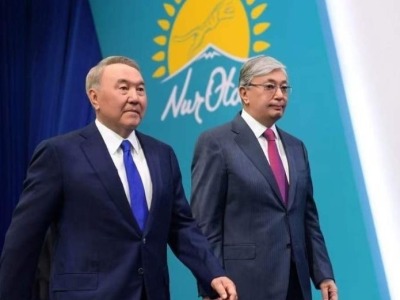 哈萨克斯坦首任总统自愿决定将国家安全委员会主席的职位移交给托卡耶夫
