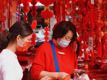 张灯结彩、置办年货、提前休假……春节至，罗湖人在忙什么？