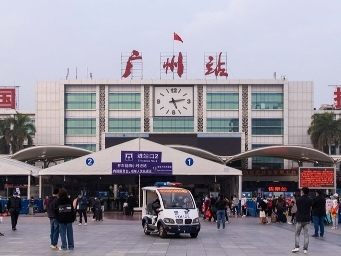 广州火车站：9名医护+30名志愿者守候出站口为抵穗旅客测核酸