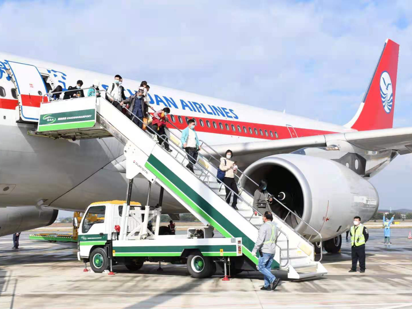 揭阳潮汕机场迎来空客A330宽体客机首飞