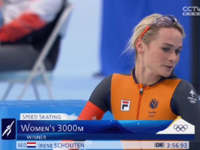 “冰丝带”首个奥运纪录！荷兰选手夺得速度滑冰首金