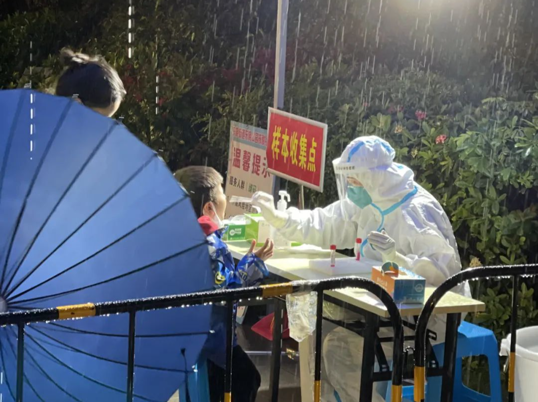 冷雨夜，深圳被这样一群最“可爱”的人温暖着……