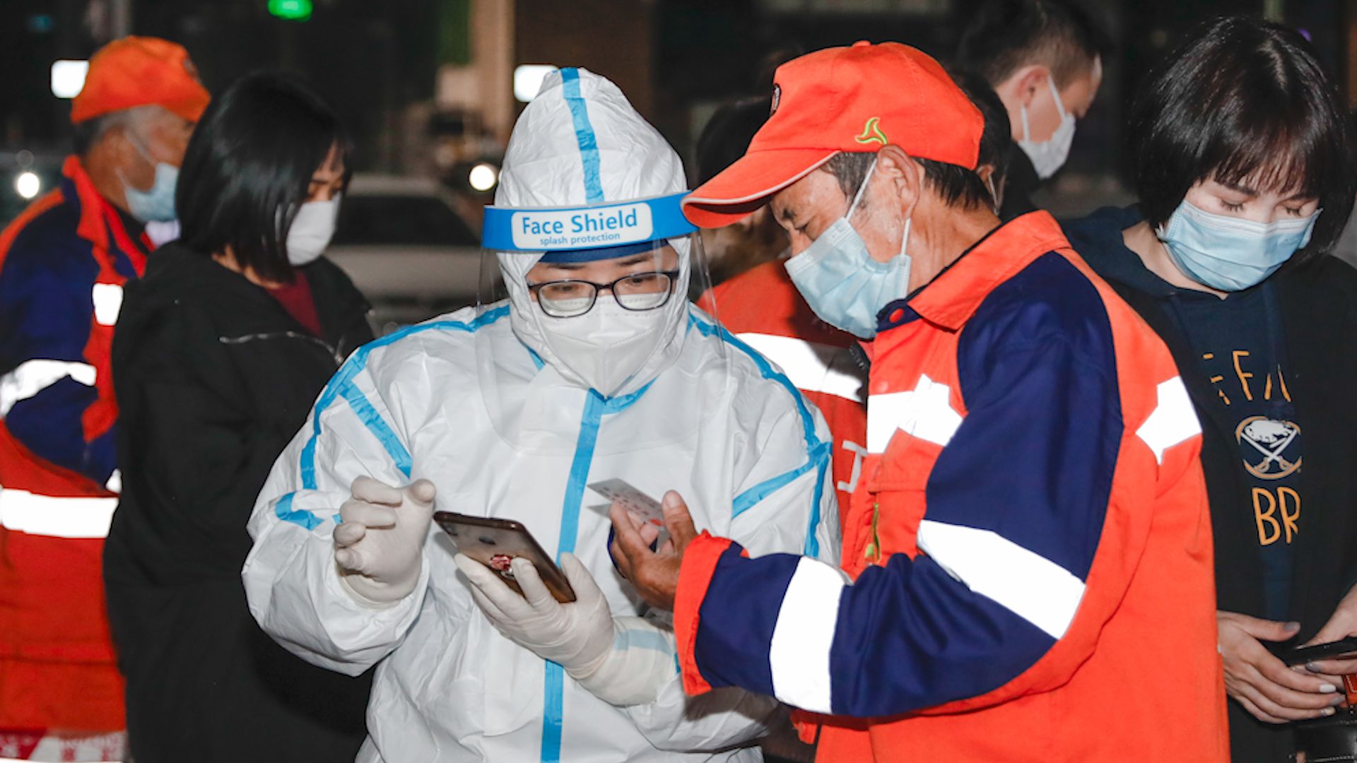 迅速！深圳坂田街道连夜设置90个核酸采样点 