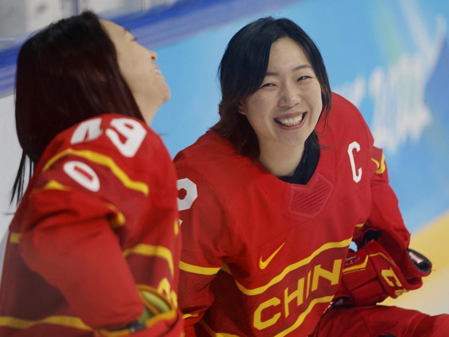 时隔12年重回冬奥舞台 中国女冰首秀深圳选手打入唯一进球