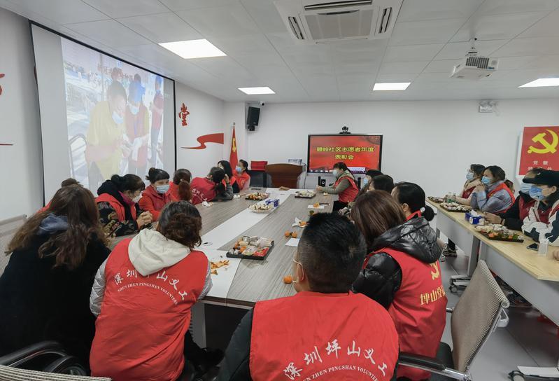 碧岭社区表彰32名抗疫志愿者