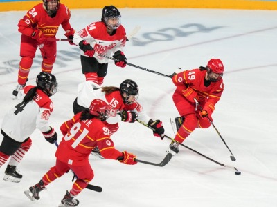 深圳康木兰进球！中国女冰1:2不敌瑞典，结束小组赛仍有出线机会