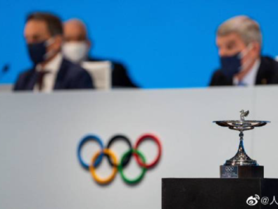 巴赫将奥林匹克杯授予中国人民 