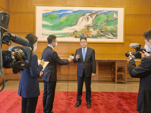 外交部副部长乐玉成：中俄关系上不封顶，不断攀登新高