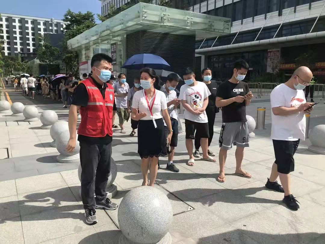 平湖街道黎蓉：“疫”不容辞投身抗疫，一片丹心温暖群众