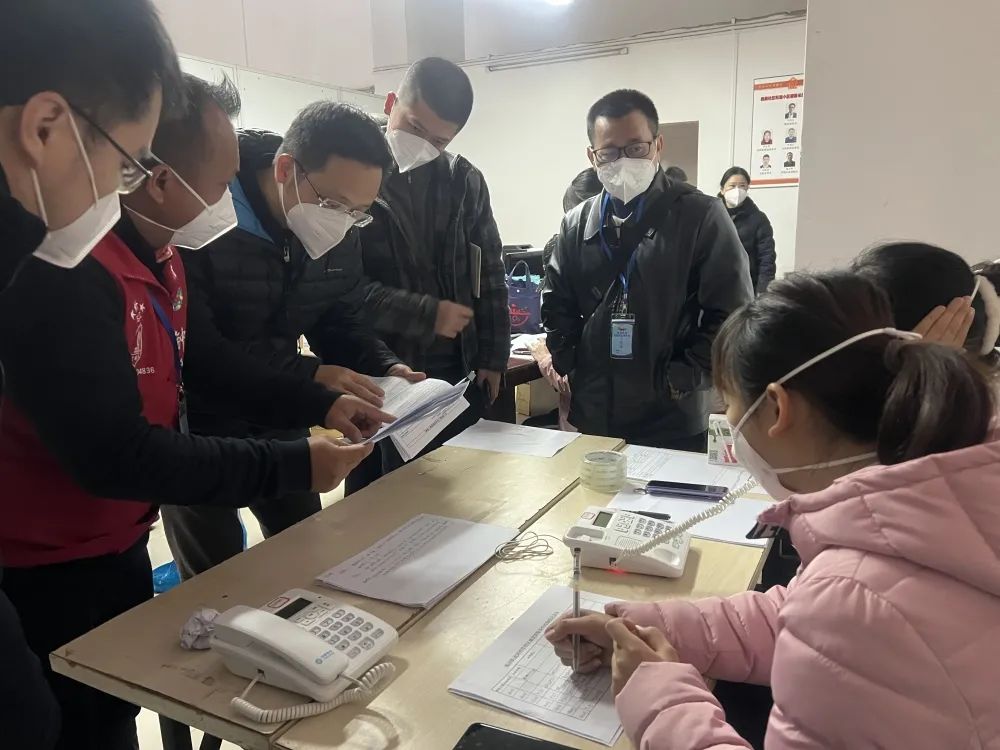 众志成城，一起筑起红色战线