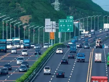 假期市民出行顺畅  深圳市内交通客运量达1700多万人次