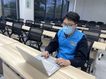 光明街道V爱之家线上课堂帮助居民“拥抱回忆”