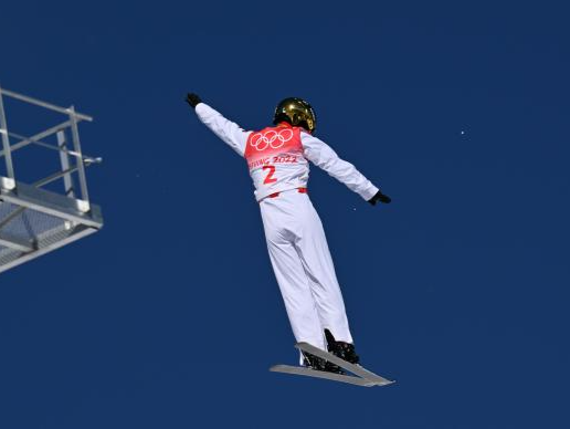 中国选手孔凡钰晋级自由式滑雪女子空中技巧决赛