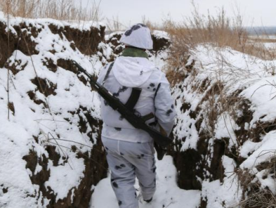 乌克兰东部武装：政府军炮击违反停火协定，正发起回击