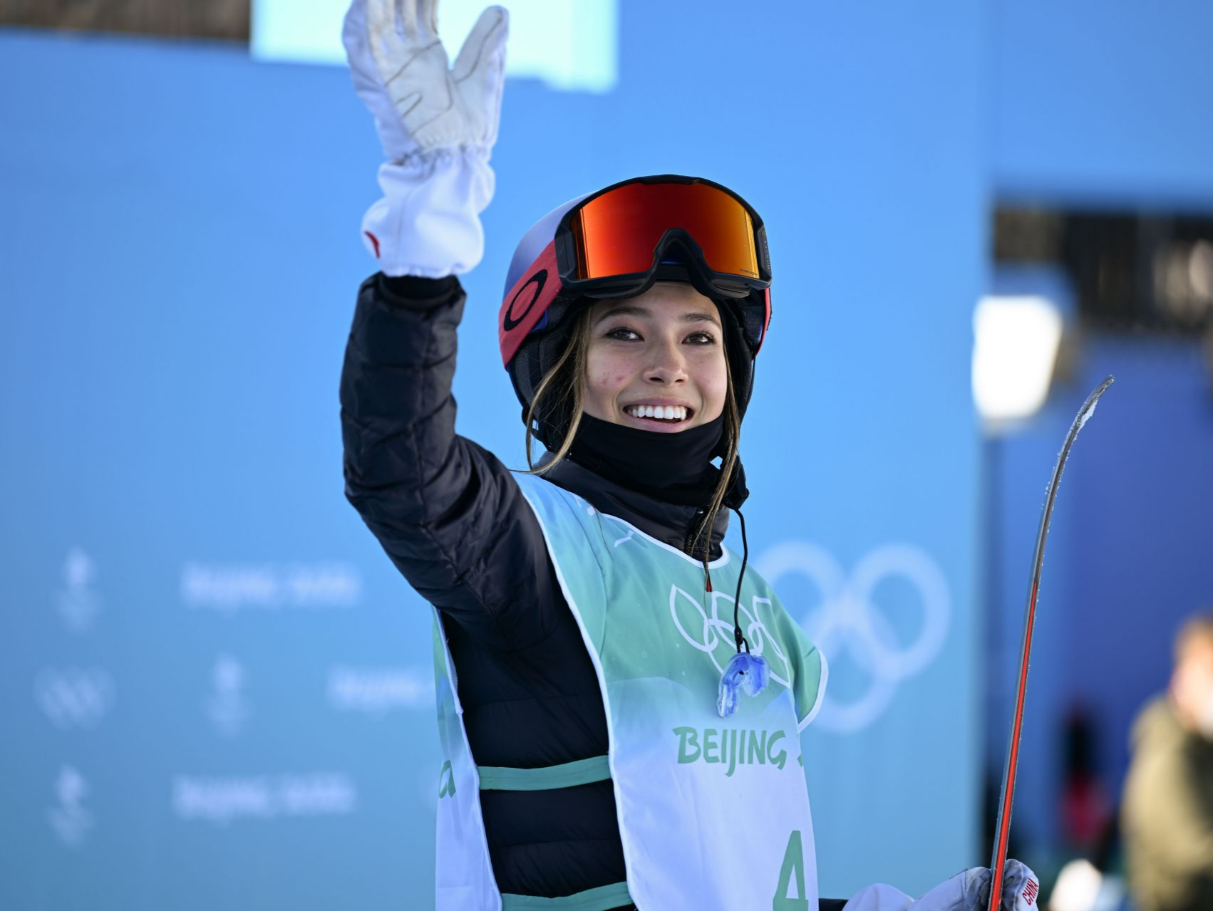 谷爱凌获自由式滑雪女子大跳台金牌