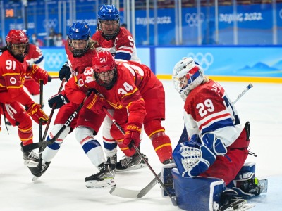 时隔12年再次亮相冬奥会，中国女子冰球1-3憾负捷克队