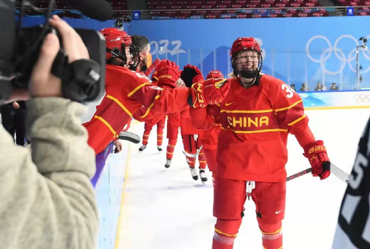 攻入冬奥首球！龙岗运动员米勒为中国女冰建功 