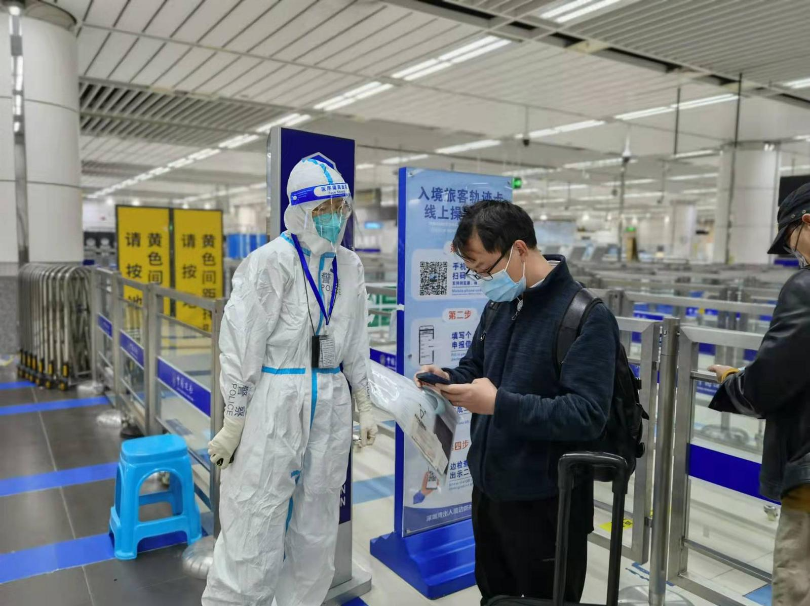 年在国门，坚守如初！他们以各自不同的角色，在同样的岗位上奋战