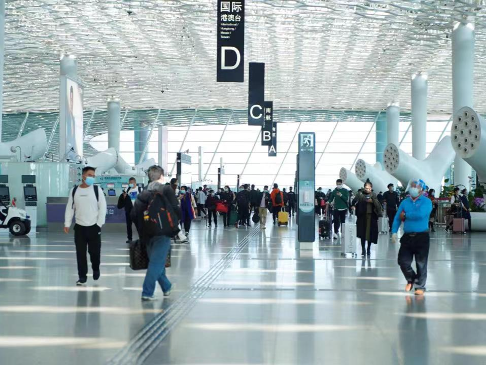 深圳机场2021年客货运排名位居国内第三