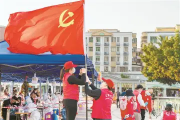 党员冲在一线！光明区筑牢新春战“疫”网