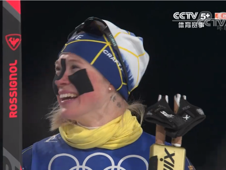 瑞典选手约娜·松德林获得越野滑雪女子个人短距离（自由技术）金牌