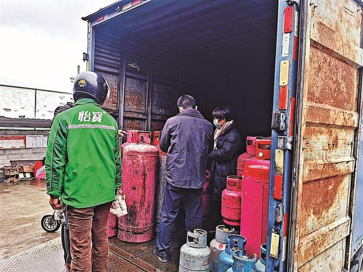 宝安区住房和建设事务中心：风雨无阻排查隐患 深入一线守护安全