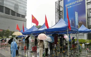 不畏风雨，始终坚守——东晓街道有力有序推进疫情防控工作  