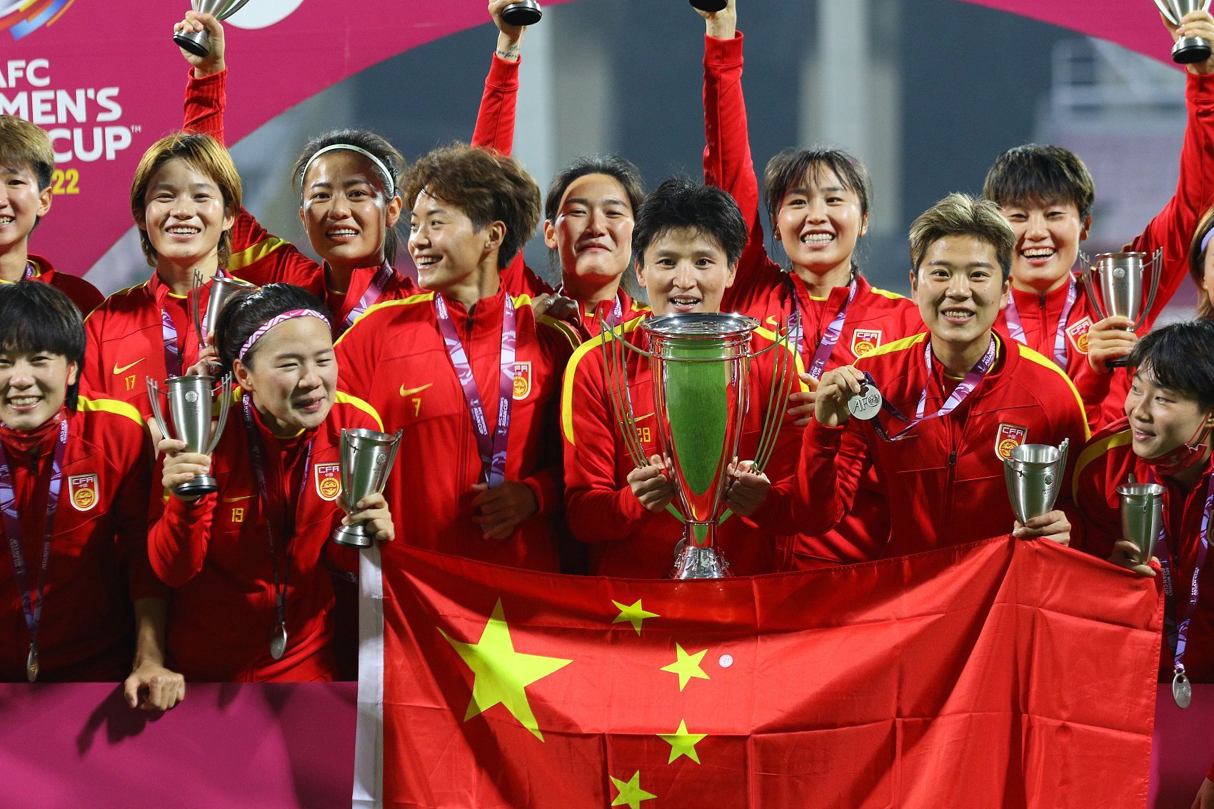 包含中国女足时隔16年夺亚洲杯冠军的词条