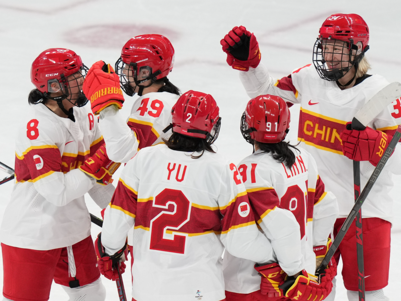 中国女冰3比1逆转胜丹麦迎首胜，深圳选手包揽进球