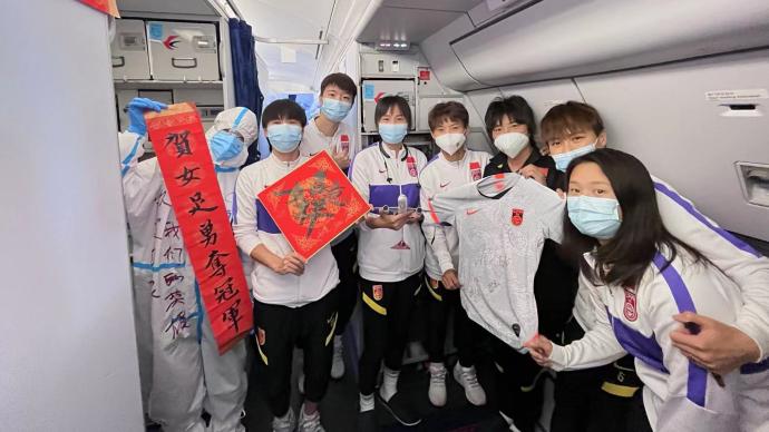 直播 | 瑰冠归来！女足姑娘欢迎回家