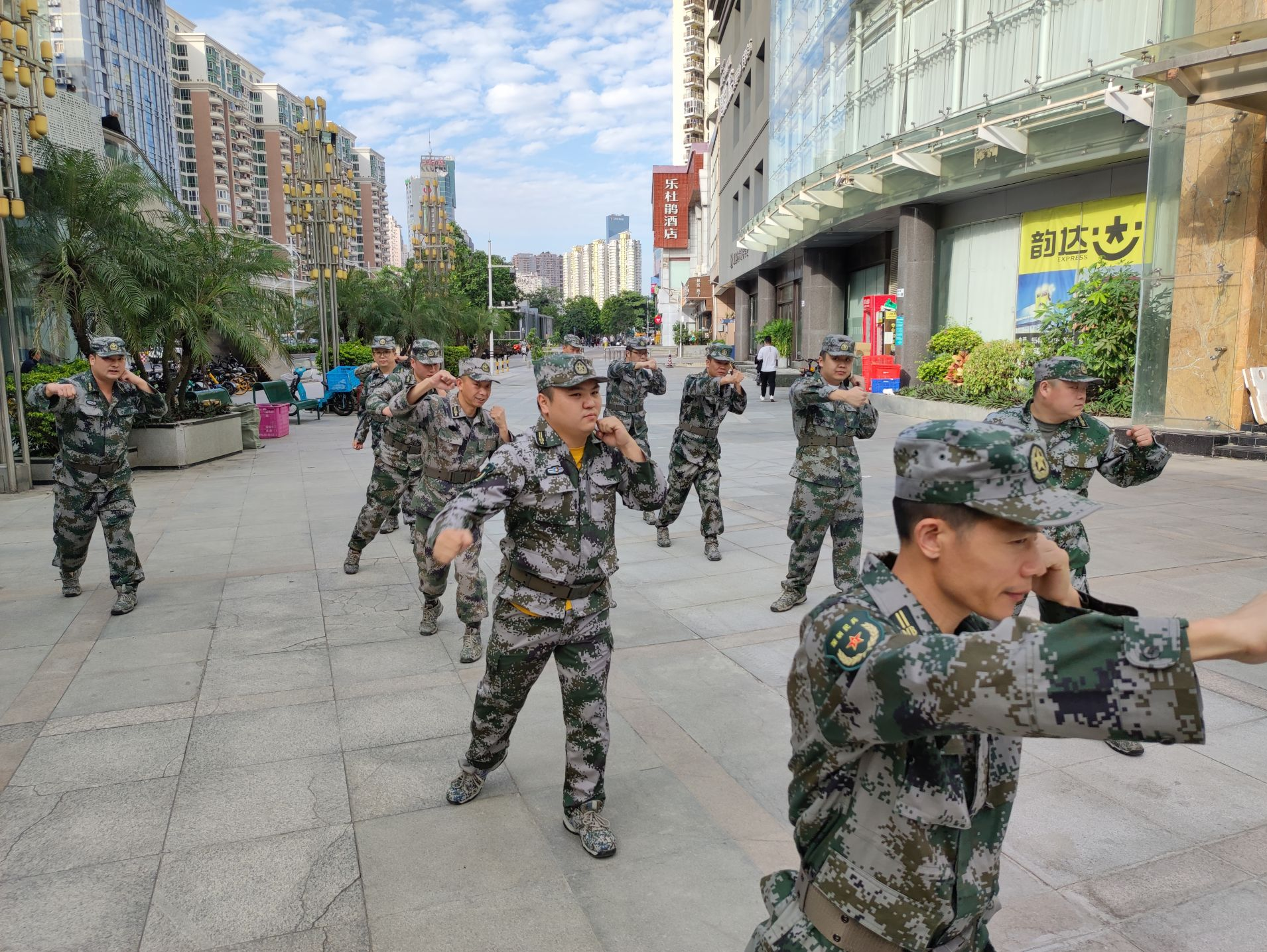 粤海街道经济发展和国防教育相得益彰  