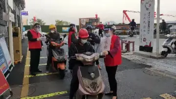 光明街道碧眼社区党委发动全体党员齐心协力共同防疫              