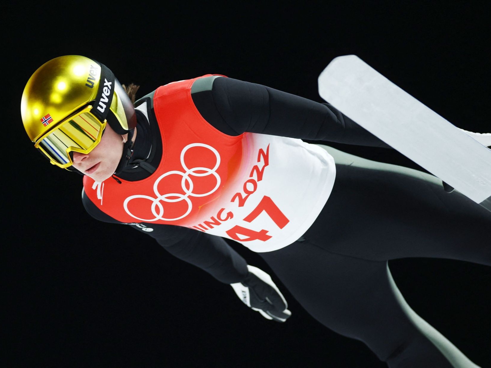 挪威选手获得跳台滑雪男子个人大跳台金牌