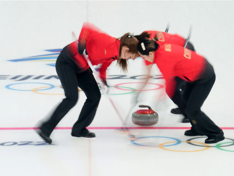 北京冬奥会女子冰壶循环赛中国队8:4战胜英国队
