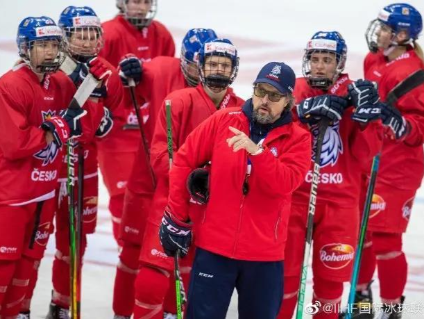 看冬奥·女冰对手 | 首次闯入冬奥会，捷克女子冰球队“黄金一代”欲创造历史