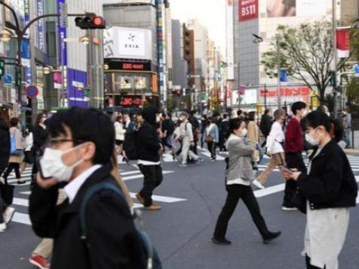 日本单日新增新冠病毒感染人数超过7万人