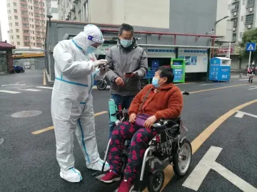 疫情下的石岩街道“志愿”通道，超暖！

