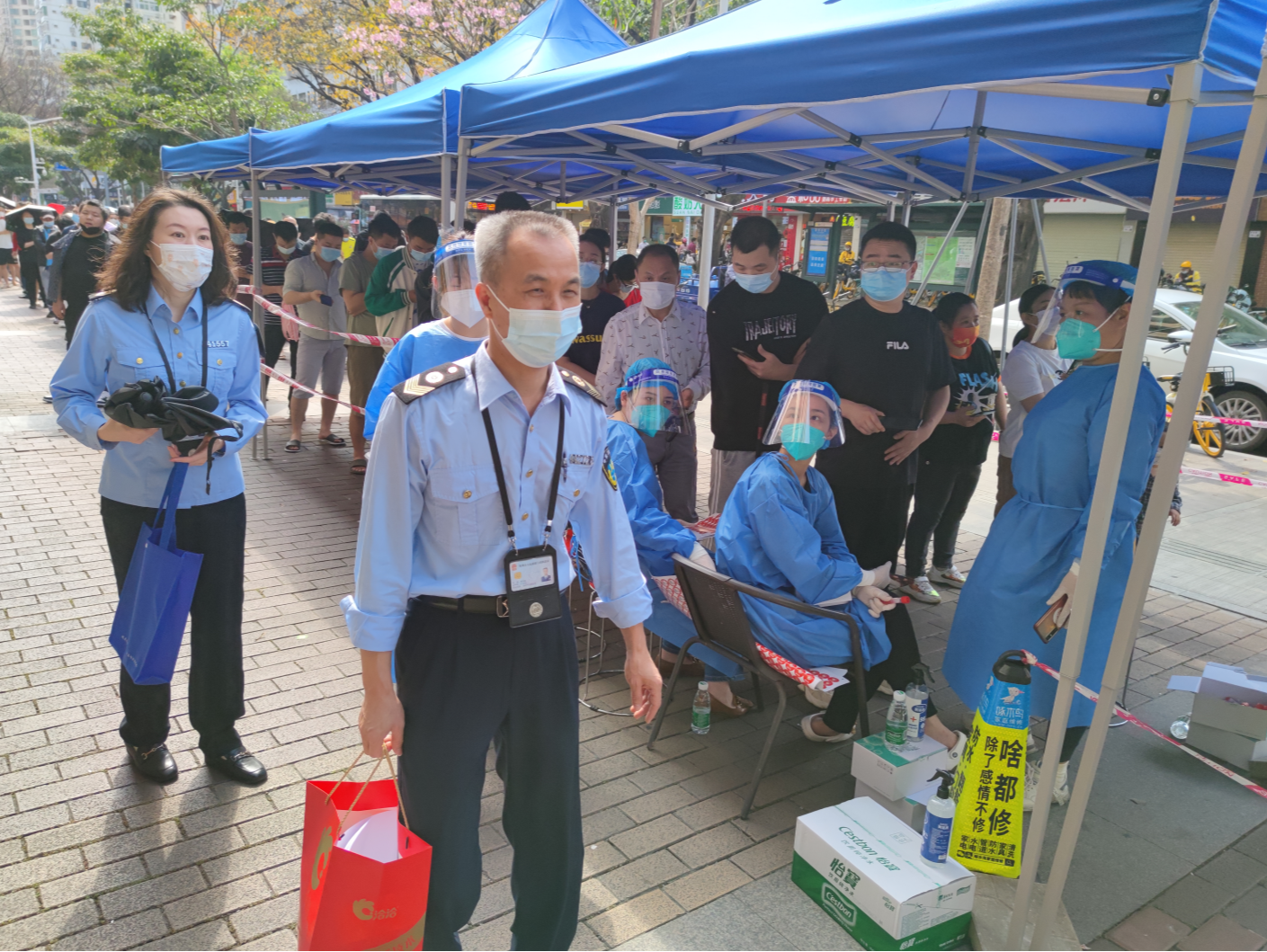 南山区卫生监督所：督导检查核酸采样点，“守卫”市民健康安全